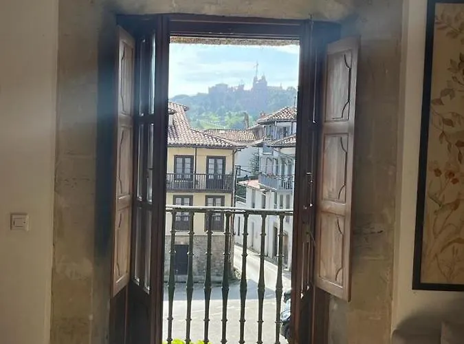 Gaudi Apartment Comillas