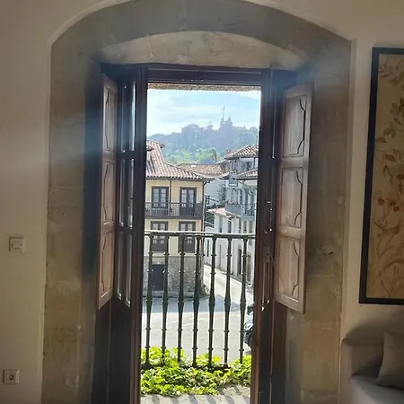 Gaudi Apartment Comillas